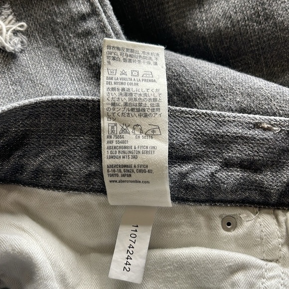 Abercrombie & Fitch - gray distressed jeans with silver embellishments- size 6 - Picture 6 of 6